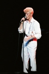 Bowie_1983_serious_moonlight[1]